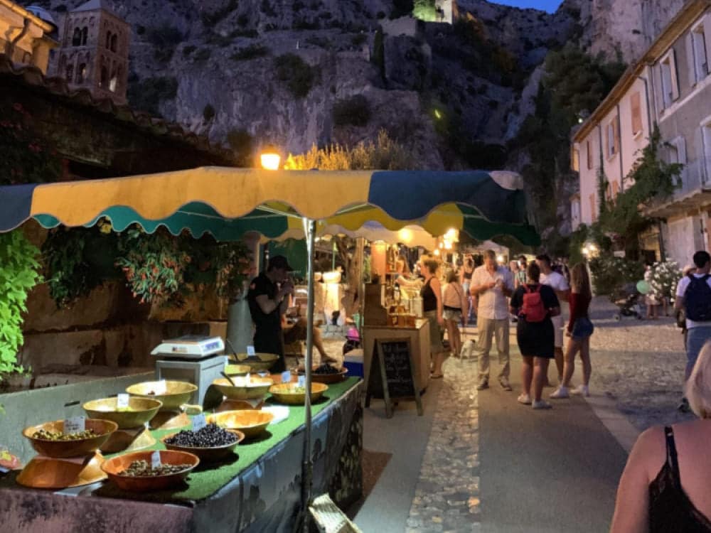 Marché de nuit en Provence